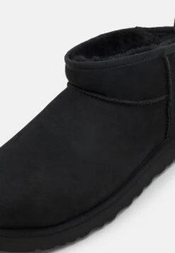 Ugg Classic Ultra Mini - Støvletter - Black -Ugg 00233df8a9cf461a8201fc31c5c71b11