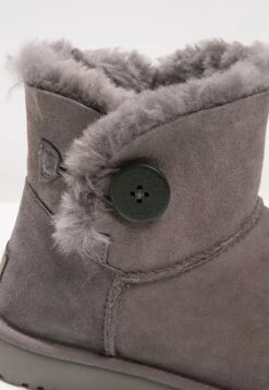 Ugg Mini Bailey Button - Ankelboots - Grey 11 Ugg Mini Bailey Button - Ankelboots - Grey -Ugg 04eb63774fb542ec9ef63b8f34cea427