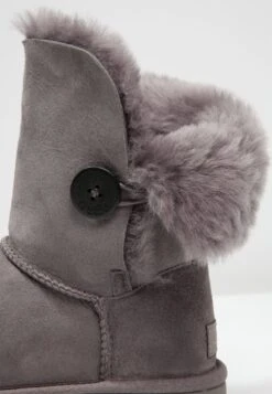 Ugg Bailey Button Ii - Støvletter - Grey 14 Ugg Bailey Button Ii - Støvletter - Grey -Ugg 0fa2b7bca04f455cb6211cf818259cb8