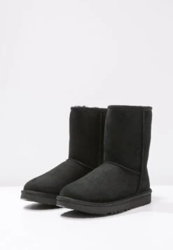 Ugg Classic Short - Støvletter - Black -Ugg 2e5abba17bb24af5b47280d083d48070