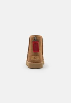 Ugg Classic Mini Logo Zip - Støvletter - Chestnut -Ugg 32018fa881d0416b9ff8c56586cf1ca5