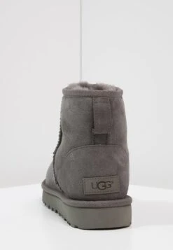 Ugg Classic Mini - Støvletter - Grey -Ugg 38f0272feaa24dd298b9c5c112c2daeb