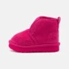 Ugg Accessible Neumel Ez-Fit Unisex - Støvletter - Berry