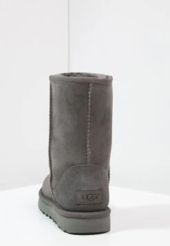 Ugg Classic Short - Støvletter - Grey -Ugg 6b594e01cdee41acaed1891546f96c25