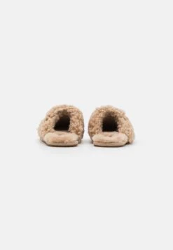 Ugg Maxi Curly Slide - Tøfler - Sand -Ugg 7a5c0c81c53845faaf6e05c68bd00159
