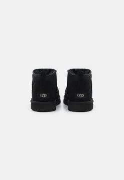 Ugg Classic Ultra Mini - Støvletter - Black -Ugg 8134df8a2a3c4290a1c66873ab0388cc