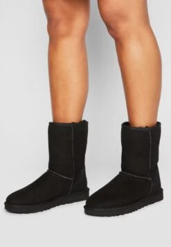 Ugg Classic Short - Støvletter - Black