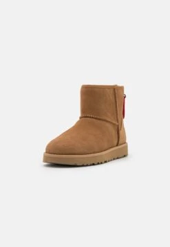 Ugg Classic Mini Logo Zip - Støvletter - Chestnut -Ugg 98e1ec91b2ac4e0d837fdb5762150015