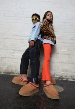 Ugg Tazz Unisex - Tøfler - Chestnut