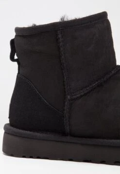 Ugg Classic Mini - Støvletter - Black -Ugg a911d1b31add41fdbb8c61a60b9cc56b