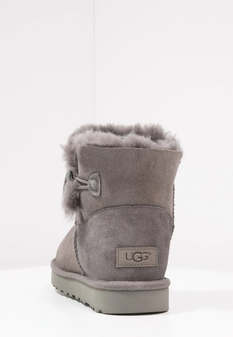 Ugg Mini Bailey Button - Ankelboots - Grey 4 Ugg Mini Bailey Button - Ankelboots - Grey - Bilde 4