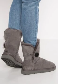 Ugg Bailey Button Ii - Støvletter - Grey