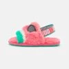 Ugg Fluff Yeah Watermelon Stuffie Unisex - Sandaler - Watermelon