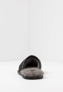 Ugg Scuff - Tøfler - Black -Ugg da757aff0ffe4030af4ba8238bcf11e5