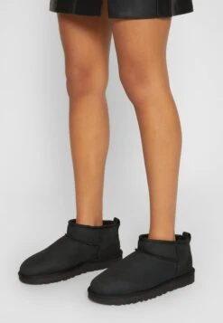 Ugg Classic Ultra - Ankelboots - Black -Ugg de498aa2736e4f36b63fd5ecd886217b