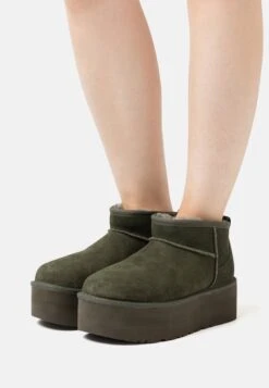 Ugg Classic Ultra Mini Platform - Platåstøvletter - Moss Green