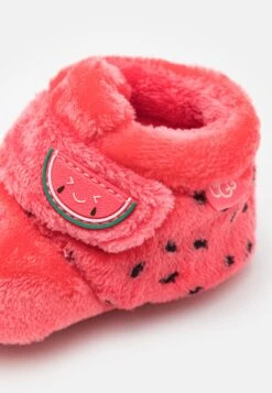 Ugg Bixbee Watermelon Stuffie Unisex - Spedbarnsko - Watermelon -Ugg ef34c7fb141641578fe569cb917844ea