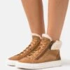Ugg Alameda Mid Zip - Høye Joggesko - Chestnut