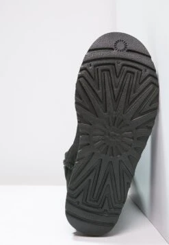 Ugg Classic Short - Støvletter - Black -Ugg ff96998bac054496ae2acc6372045473